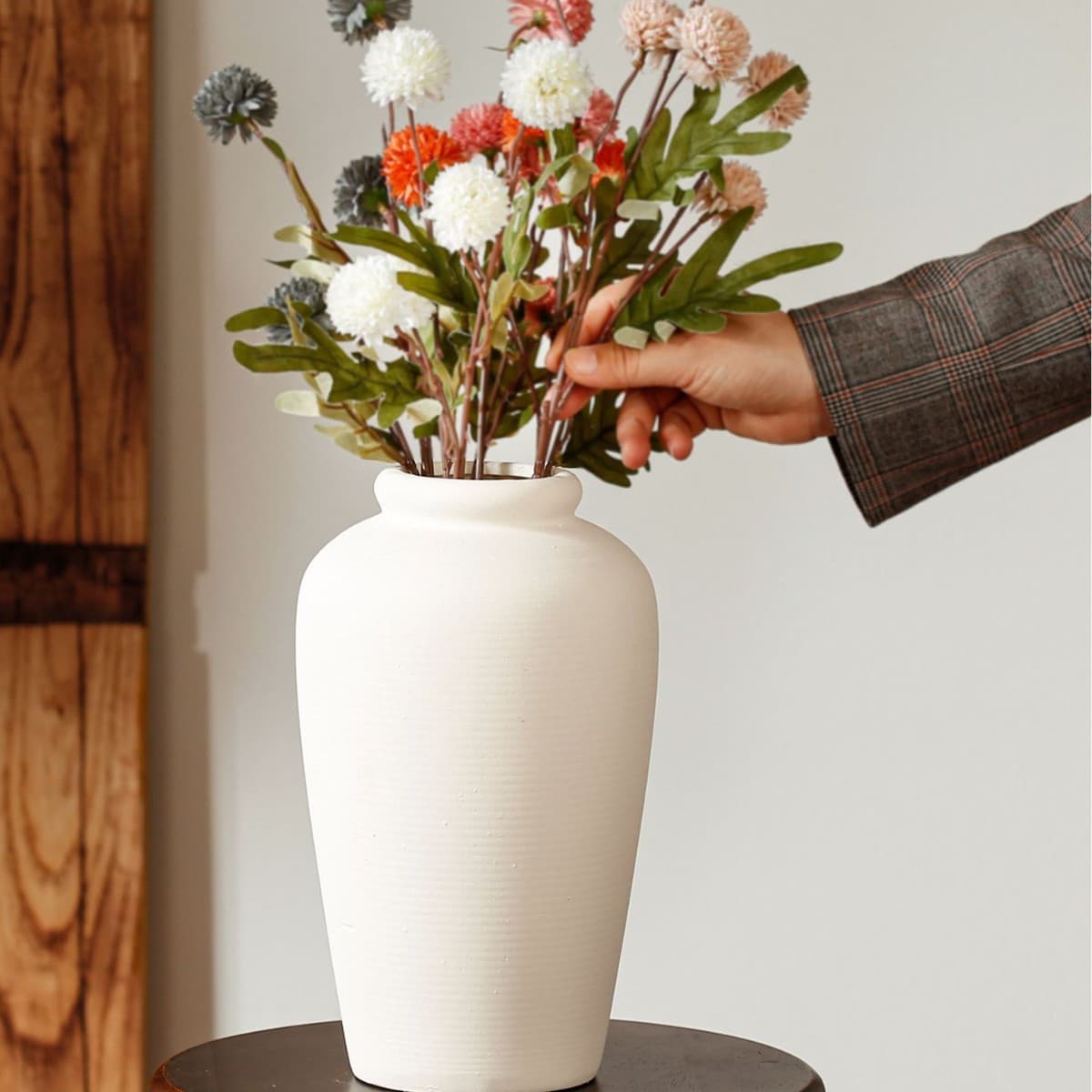 Silent Antique Ceramic Vase Set detail 1