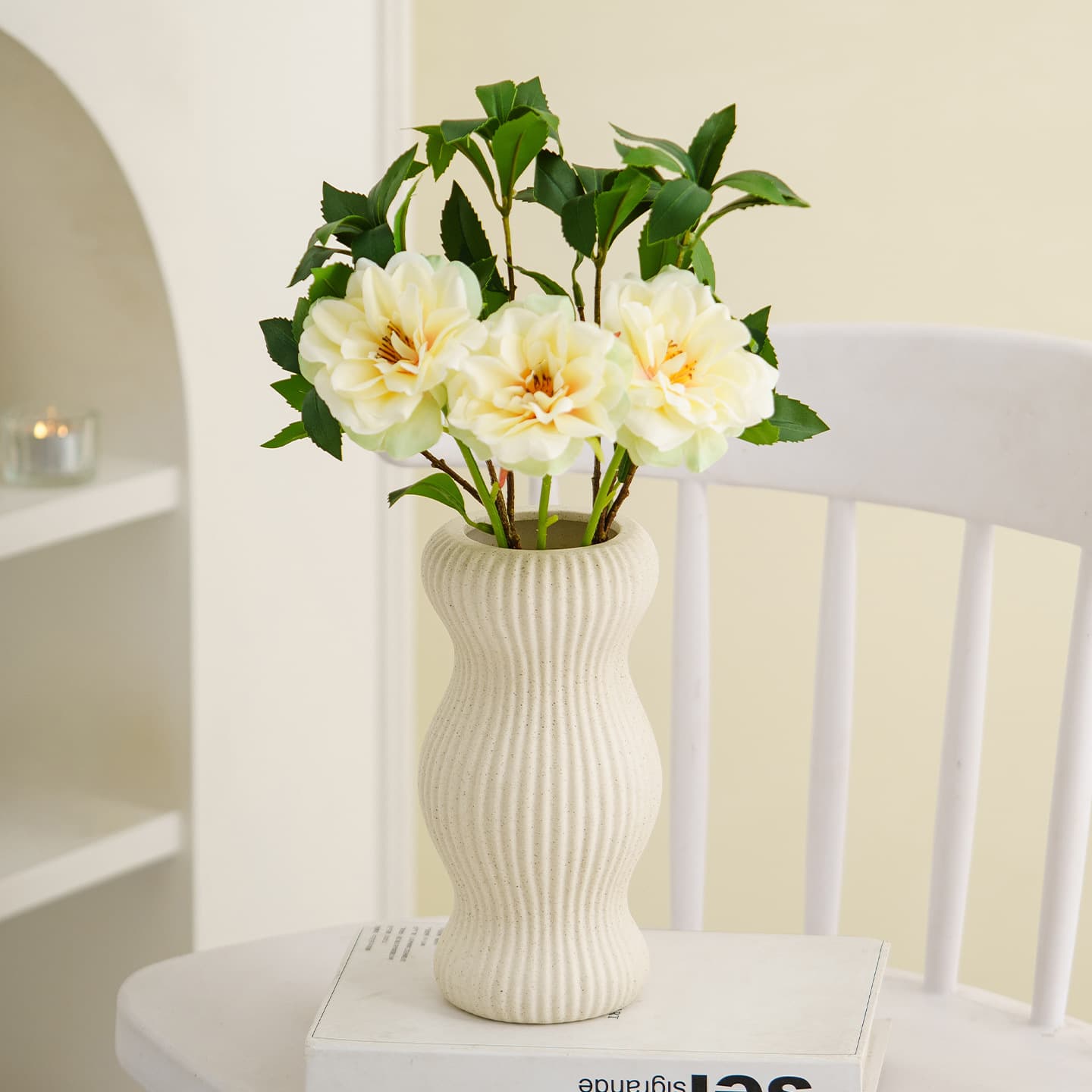 Small Waist Ceramic Vase Set detail 2